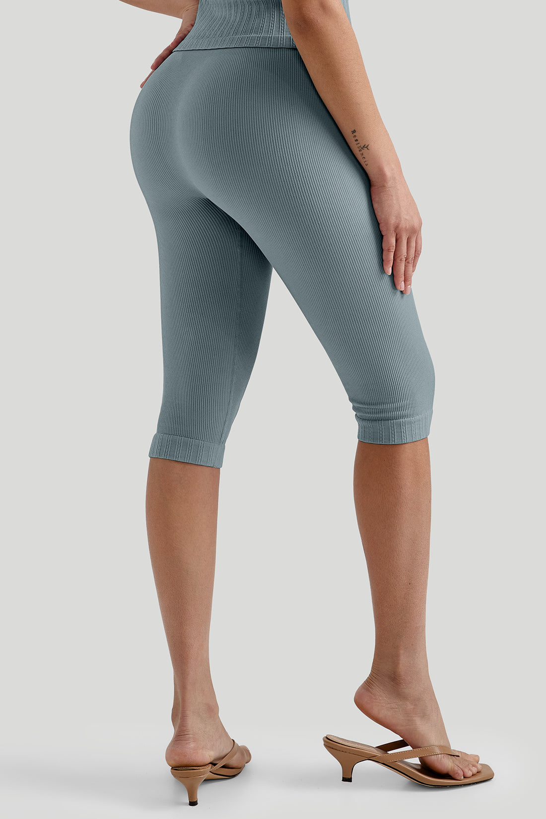 *Market-leading*Trendy Tank top with Ribbed Capri Pants